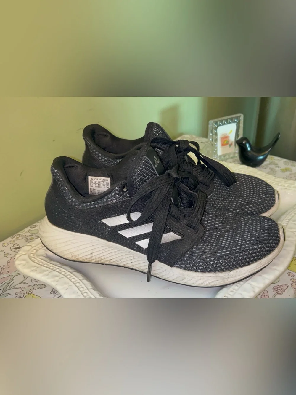 Adidas Women's Edge Lux 3 sneakers in Core Black Size 8.5